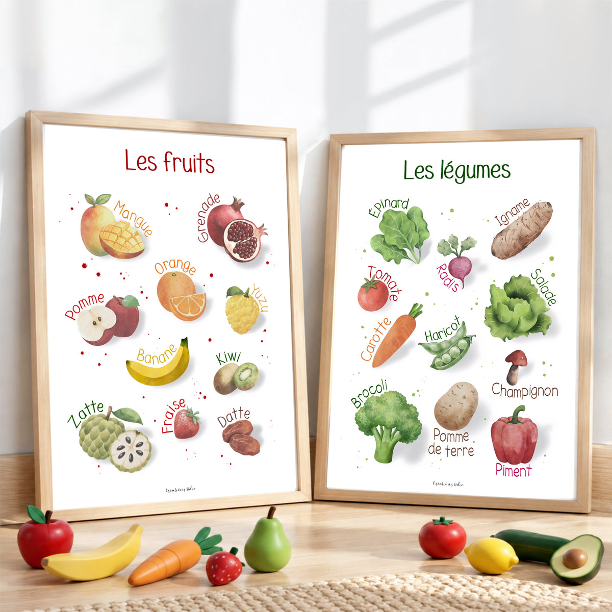 Deux cadres déposés avec des illustrations de fruits et légumes pour l'apprentissage des enfants. 