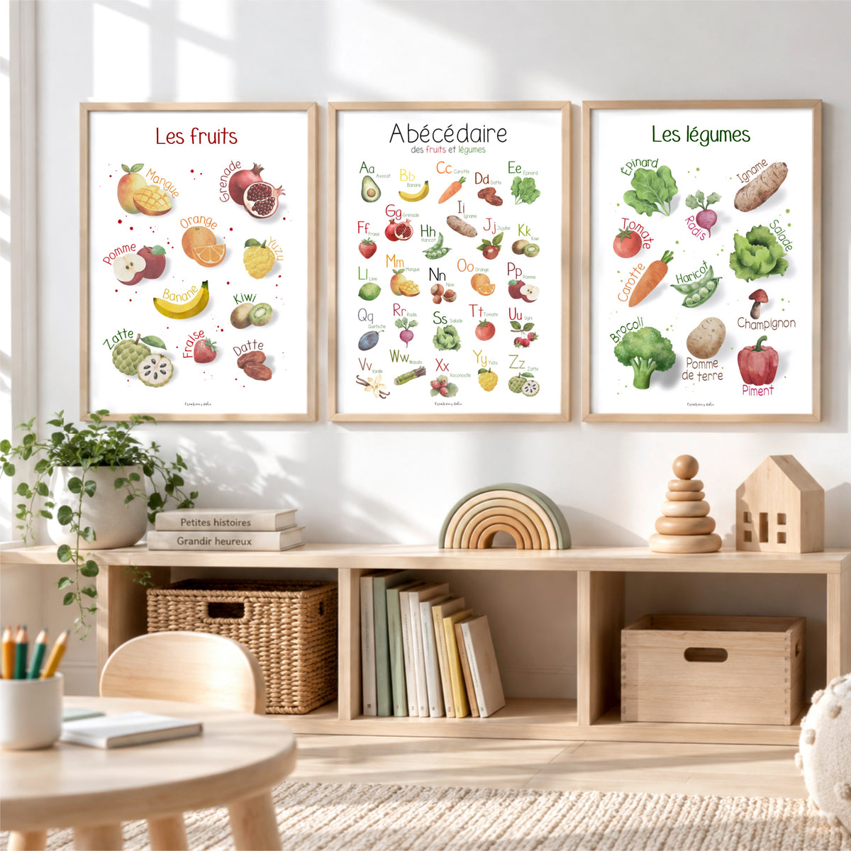 Un ensemble de trois affiches des fruits et légumes avec l'abécédaire des fruits et légumes en francais pour enfant.