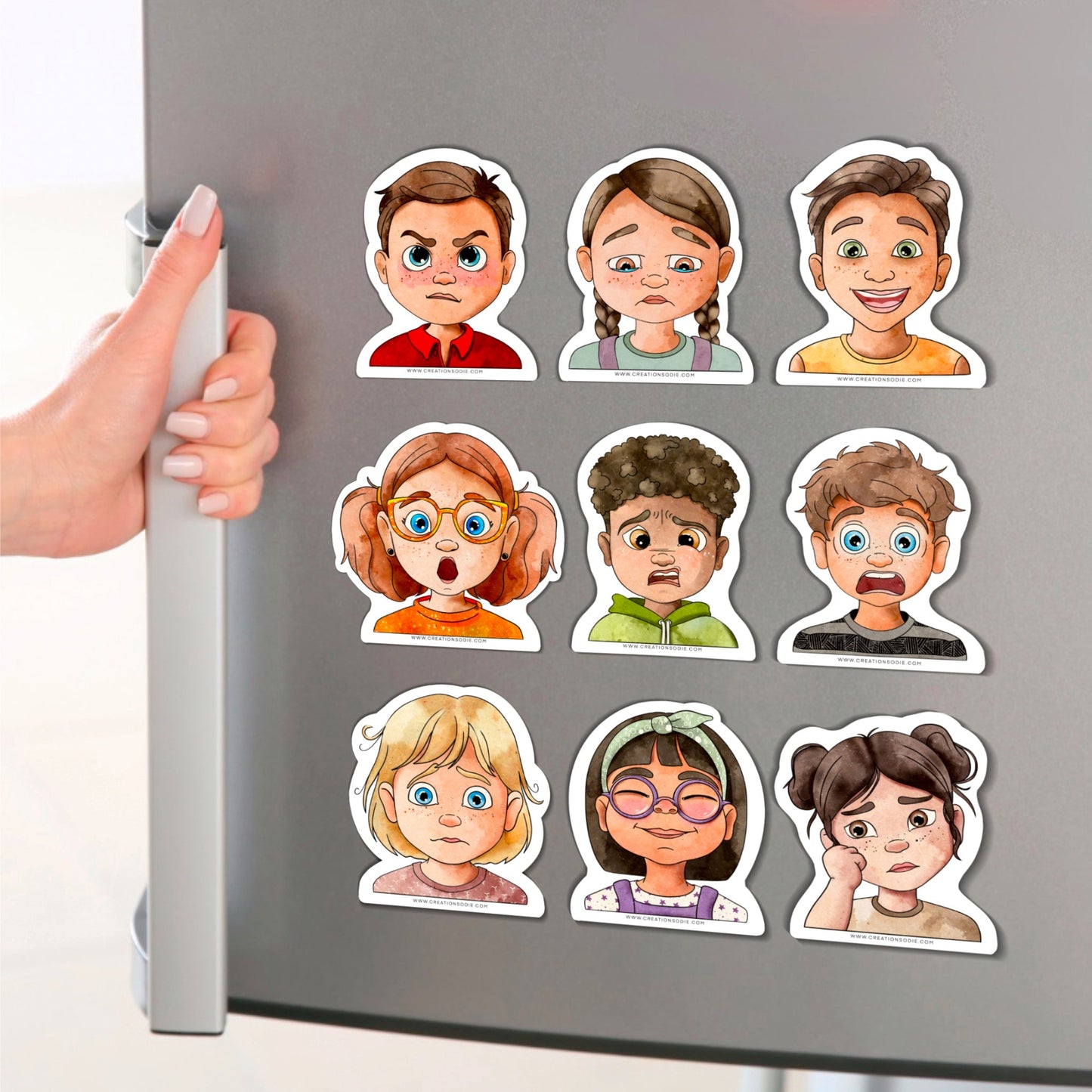 Collection de 9 aimants illustrant différentes émotions et expressions faciales