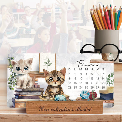 Calendrier illustré 2026 – mois de février avec deux chatons, livres et pelotes de laine, base en bois gravée "Mon calendrier illustré", fait main au Québec