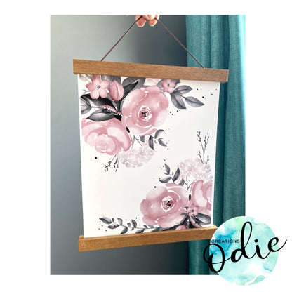 Support aimanté en bois tenant une affiche florale rose et noire