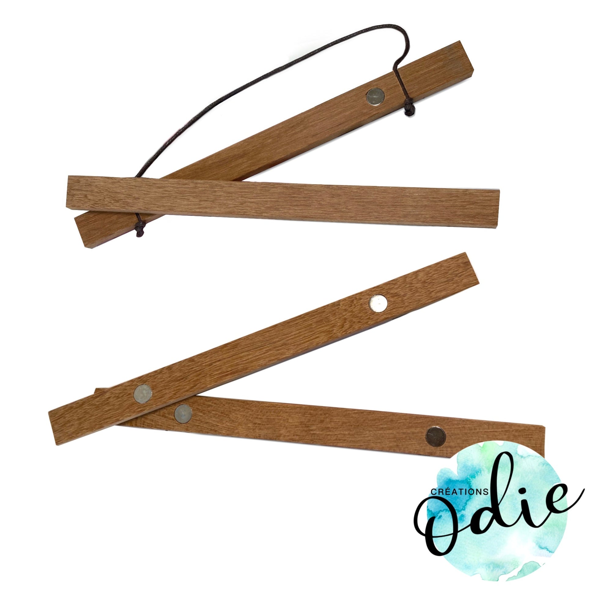 Baguettes de bois du support aimanté, avec corde d'accroche intégrée