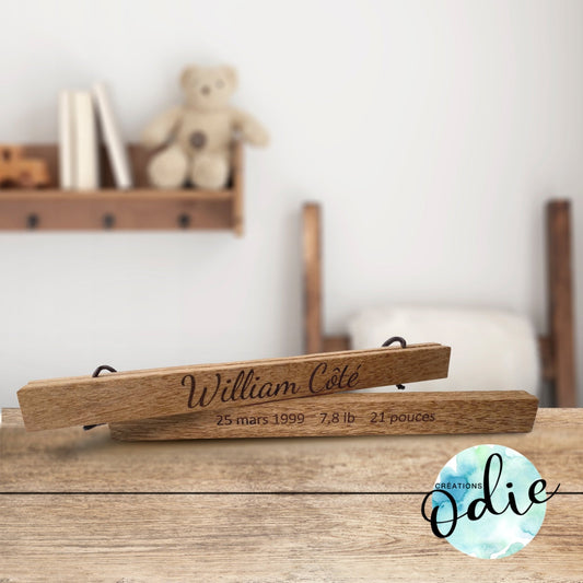 Support aimanté en bois personnalisé avec gravure prénom et date de naissance, décor chambre d'enfant